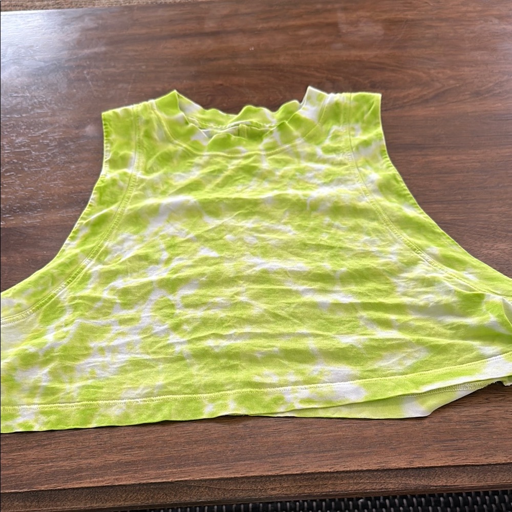 Lululemon Bright Yellow/green  Tie-Dye Crop Top. Missing tag. Size 0/2